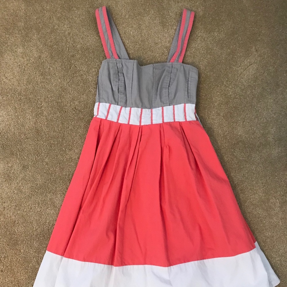Summer dress. Mint condition. Grey, salmon color